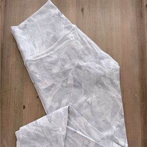 Lululemon white wunder under leggings